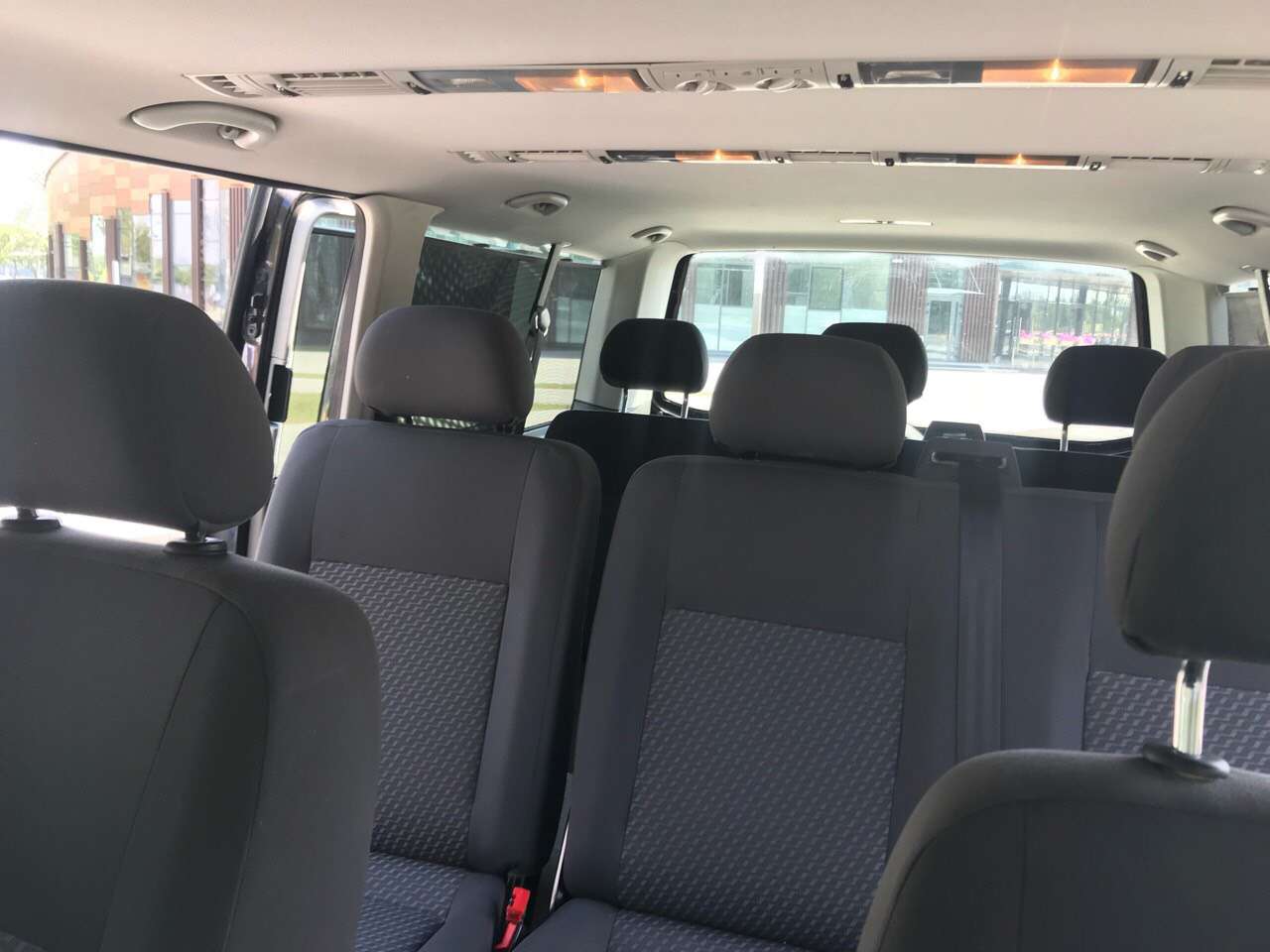 Volkswagen-Caravelle-3